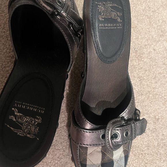 COPY - Beautiful Women’s preworn Burberry Clogs/Mules in Great Condition - Picture 2 of 5